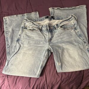Hollister Low Rise Flair Jeans Butterfly design 
Vintage Stretch